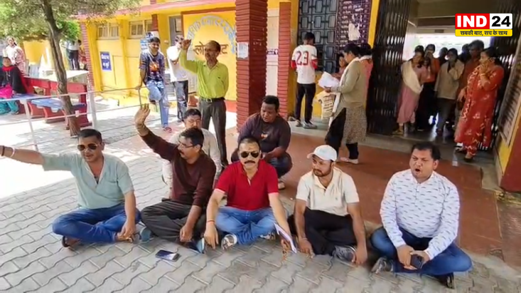 लोहाघाट अस्पताल से एक साथ 8 डॉक्टरों का तबादला, विकास संघर्ष समिति ने खोला मोर्चा