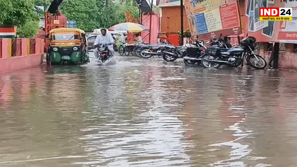 यूपी में बारिश का कहर, आगरा में दो मंजिला दुकान ढही, 5 लोग मलबे में दबे, 71 जिलों में बरसे बादल, कई शहरों में जलभराव