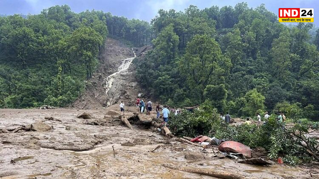 जम्मू-कश्मीर में बारिश का कहर: 26 की मौत, 6 लापता; भूस्खलन से हाईवे बंद, हजारों श्रद्धालु फंसे