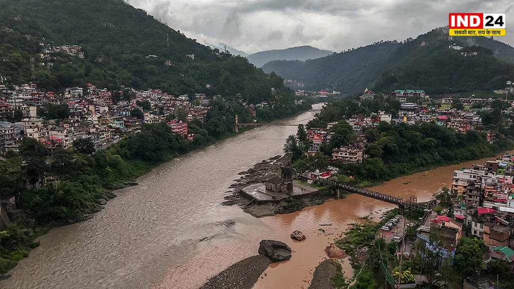 Himachal Weather Update 2026: हिमाचल में दो दिन भारी बारिश का अलर्ट, नदी-नालों से दूर रहने की सलाह; जानें अगले 6 दिन का मौसम