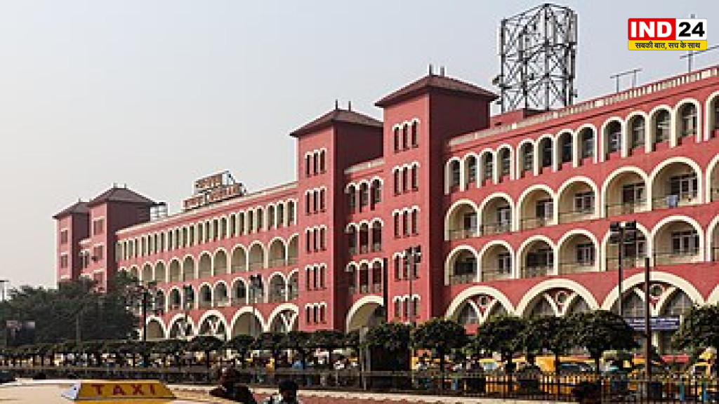 हावड़ा स्टेशन से हटाया गया अतिक्रमण, बस टर्मिनस में फैला मलबा बना नई मुसीबत