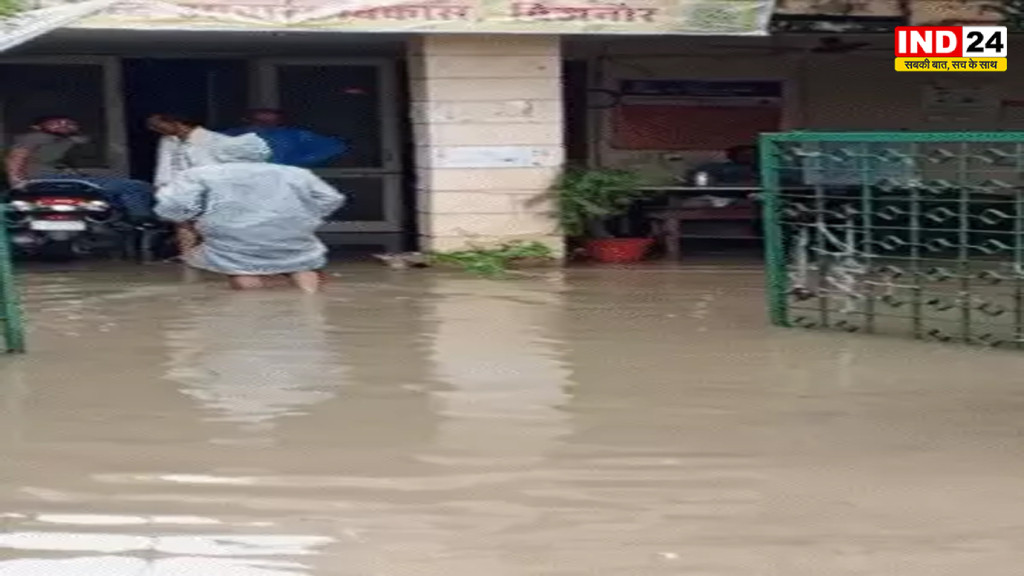 यूपी में बारिश का असर, बिजनौर की सड़कें बनीं तालाब,  BSA-आवास विकास ऑफिस में घुसा पानी