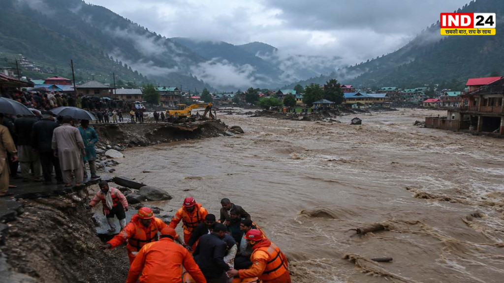 Jammu Kashmir Flood News: 3 दिन की भारी बारिश से तबाही, 25 की मौत, अमरनाथ-वैष्णो देवी यात्रा तीसरे दिन भी बंद