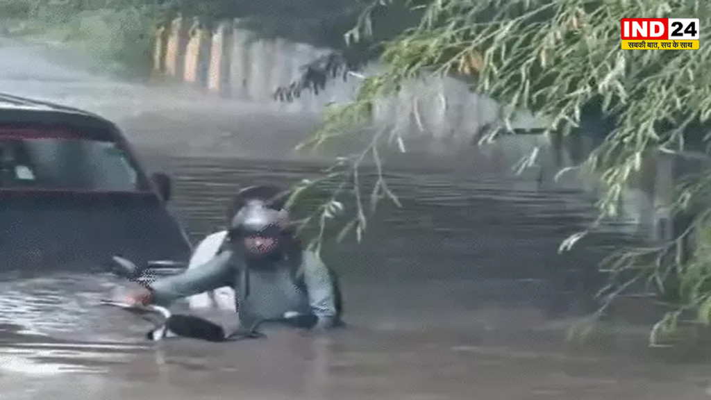 यूपी में मानसून का कहर, नोएडा की सड़कें बनीं तालाब, जेई और सुपरवाइजर बर्खास्त, 55 शहरों में झमाझम बारिश