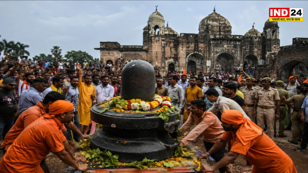 आदिना मस्जिद के पास पहुंचा 1.5 टन का 'आदि नाथ' शिवलिंग, हिंदू संगठन बोला— 'बाबा अपने घर लौट आए हैं'