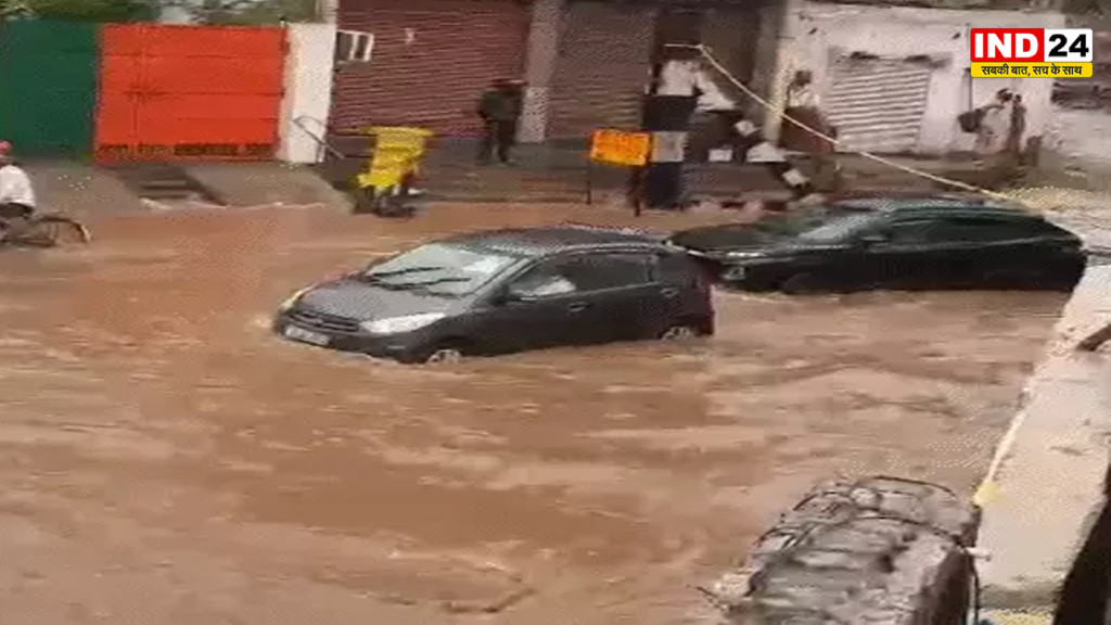 UP Weather: काशी में 12 घंटे से बारिश, सड़कें बनीं तालाब, 75 जिलों में अलर्ट