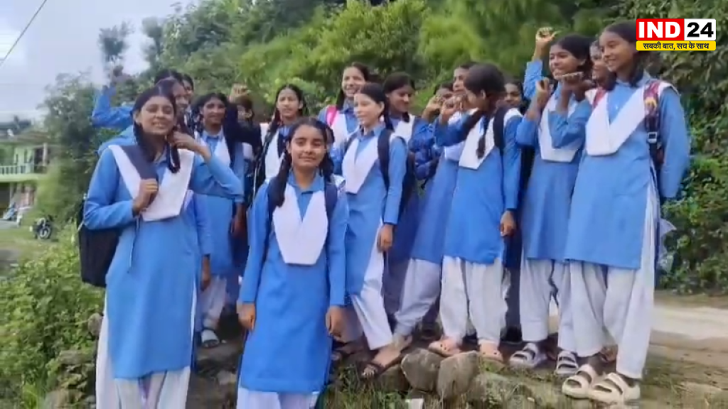 लोहाघाट के सीमांत गांवों की छात्राओं को मिली राहत, विद्या वाहिनी योजना से दो स्कूल वाहनों की सुविधा