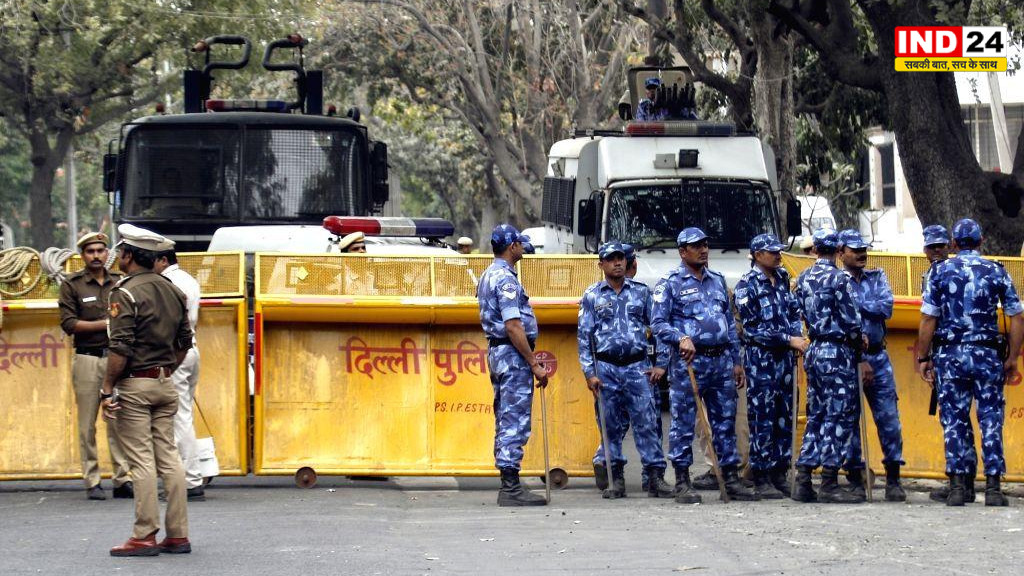 प्रधानमंत्री आवास मार्च से पहले बढ़ी सियासी हलचल: पुलिस ने आप मुख्यालय की घेराबंदी की, फिरोजशाह रोड पर धरने के बाद समाप्त हुआ प्रदर्शन