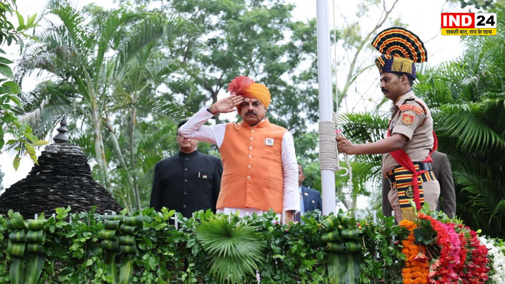 CM मोहन यादव ने मुख्यमंत्री निवास में किया ध्वजारोहण, अधिकारी-कर्मचारियों और सुरक्षा कर्मियों को दी शुभकामनाएं