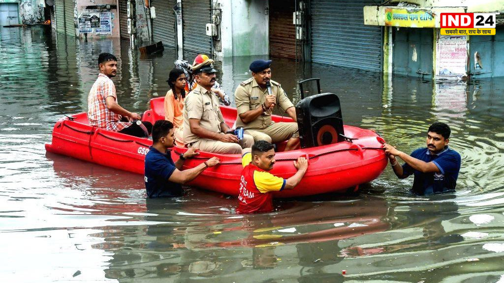 देशभर में बारिश का कहर, किश्तवाड़ में बादल फटा; केरल में 6 की मौत, बदरीनाथ हाईवे धंसा