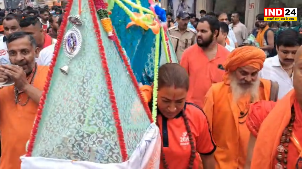 2036 ओलंपिक की मेजबानी के संकल्प के लिए मंत्री रेखा आर्य ने उठाई कांवड़, हर की पौड़ी से लिया गंगा जल