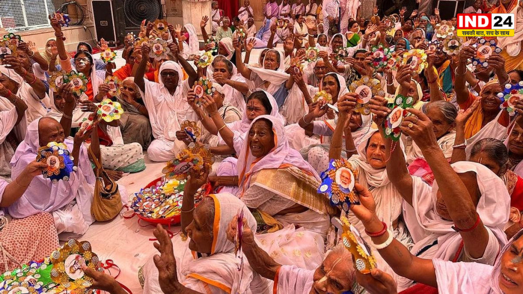 वृंदावन की विधवाओं ने तोड़ी पुरानी दीवारें, पीएम मोदी के लिए बनाई 1100 राखियां; बोलीं—‘वह हमारे भाई हैं’