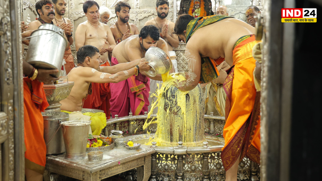 सावन के पहले सोमवार पर शिवमय हुई महाकाल नगरी, बाबा महाकाल के दरबार में उमड़ा आस्था का जनसैलाब