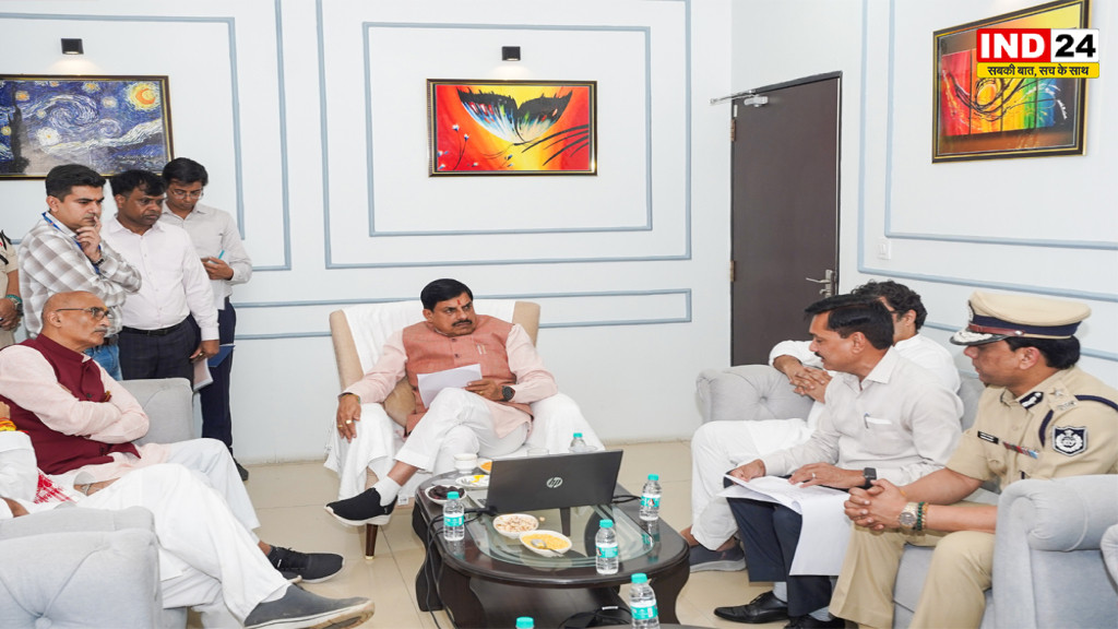 दिल्ली से सीधे रीवा पहुंचे सीएम डॉ. मोहन यादव, अतिवृष्टि और राहत कार्यों की समीक्षा, अधिकारियों को फील्ड में उतरने के निर्देश