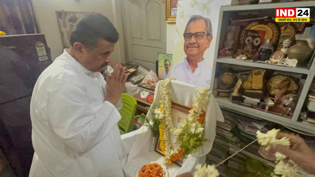 आशिस बनर्जी के घर पहुंचे सुवेंदु अधिकारी, बोले- ‘पूरे मामले की होगी जांच’