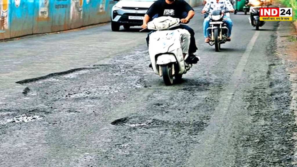 इंदौर की सड़कों पर गड्ढों का संकट, नई तकनीक भी नहीं आई काम; हादसे में बाइक सवार की मौत