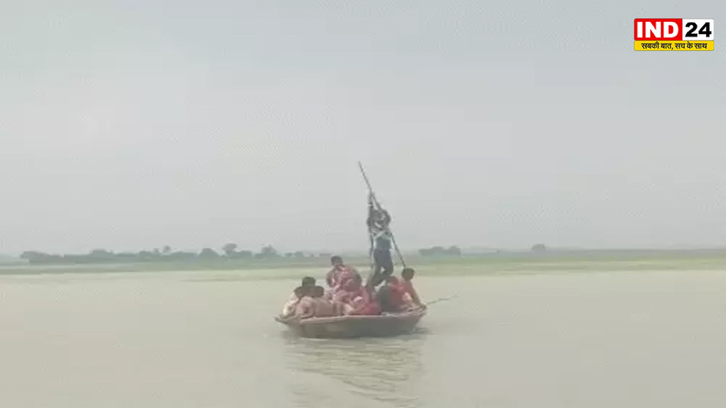 यूपी के 13 जिलों में बाढ़ से हालात गंभीर, बाजार में चलीं नावें, मंत्री ट्रैक्टर से पहुंचे, 65 जिलों में बारिश का अलर्ट