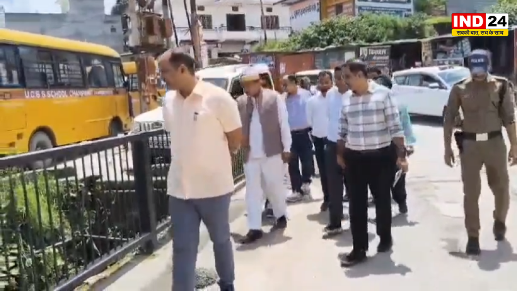 जिलाधिकारी मनीष कुमार ने किया शहर का स्थलीय निरीक्षण, लापरवाही पर अधिकारियों को दिए सख्त निर्देश