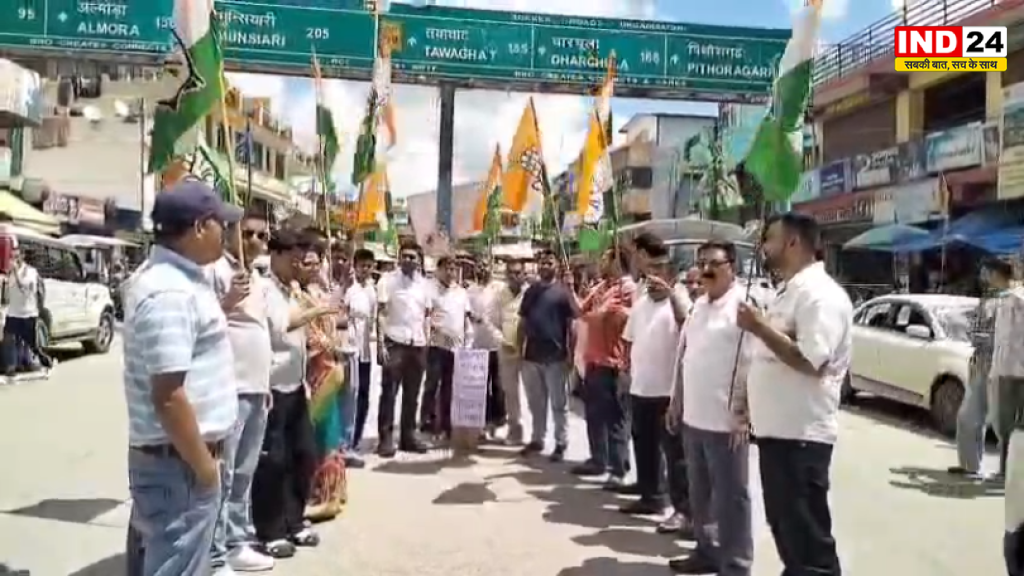 एसएसपी नैनीताल के बयान पर भड़के कांग्रेस कार्यकर्ता, सरकार का पुतला फूंका