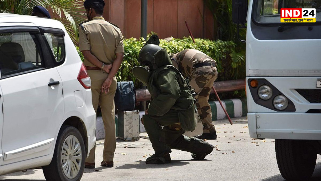 दिल्ली के कई स्कूलों को फिर बम की धमकी, मचा हड़कंप; छात्रों को सुरक्षित निकाला, पुलिस की सघन तलाशी जारी