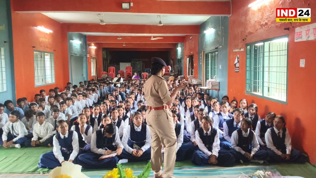 संवाद से समाधान' अभियान: रायपुर पुलिस ने विद्यार्थियों को साइबर सुरक्षा और नए कानूनों के प्रति किया जागरूक