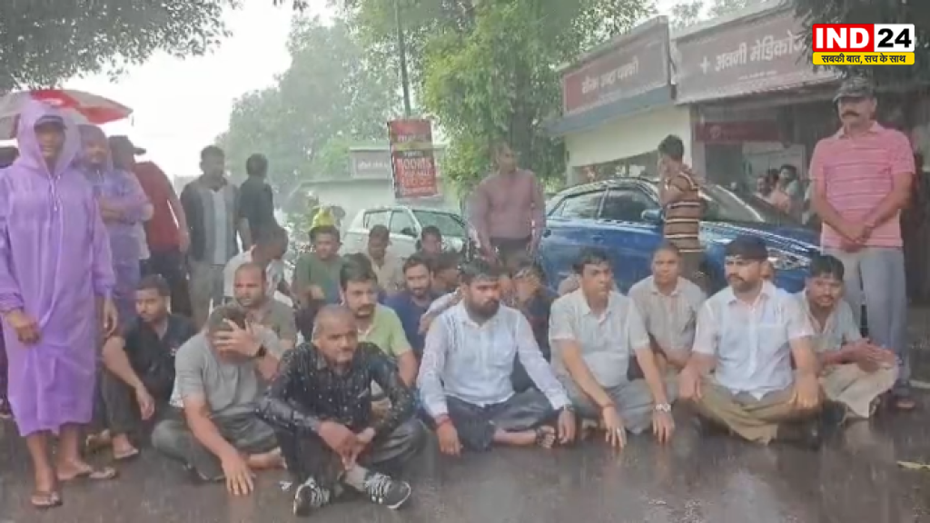 जंगली हाथी के हमले में महिला की मौत से भड़का आक्रोश, धनयाड़ी में ग्रामीणों ने एयरपोर्ट हाईवे किया जाम