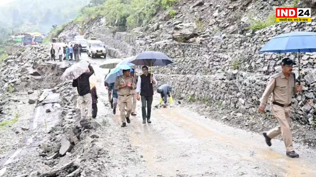 गंगोत्री हाईवे पर भू-धंसाव का डीएम प्रशांत आर्य ने लिया जायजा, युद्धस्तर पर राहत कार्य के निर्देश