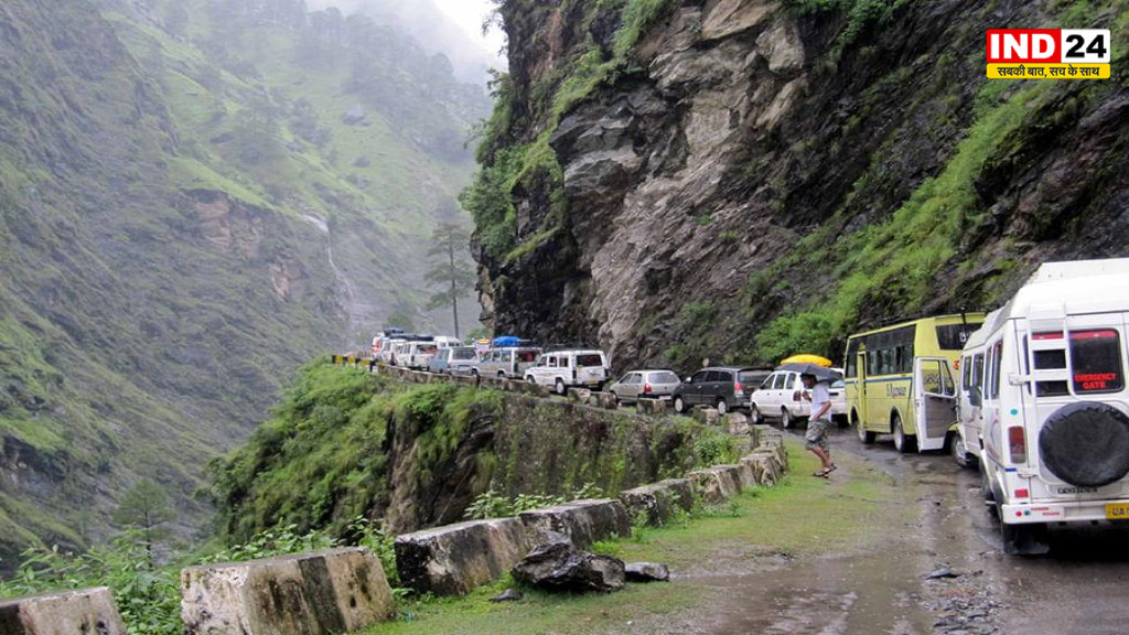 भूस्खलन से यमुनोत्री-गंगोत्री हाईवे कई जगह बंद: चारधाम यात्रियों से प्रशासन की अपील-मौसम और सड़क की स्थिति देखकर ही करें यात्रा