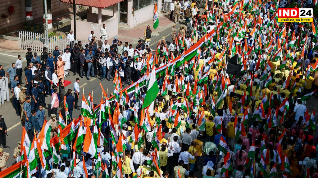 सीएम योगी ने लखनऊ से तिरंगा यात्रा को दिखाई हरी झंडी, बोले- तिरंगा हमारी आन-बान-शान का प्रतीक