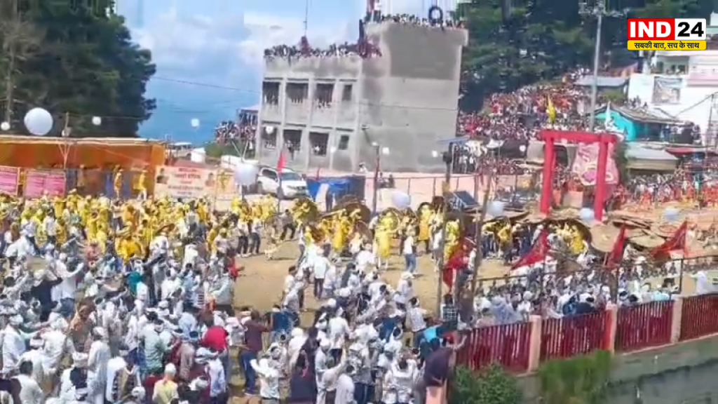 देवीधुरा की धरती पर गूंजे मां वाराही के जयकारे, 8 मिनट चला ऐतिहासिक बग्वाल युद्ध