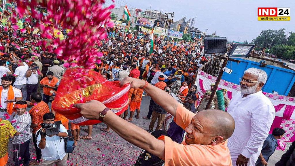 मेरठ में गूंजा ‘हर-हर महादेव’, मुख्यमंत्री योगी ने कांवड़ियों पर बरसाए फूल; देश-प्रदेश की सुख-शांति की कामना