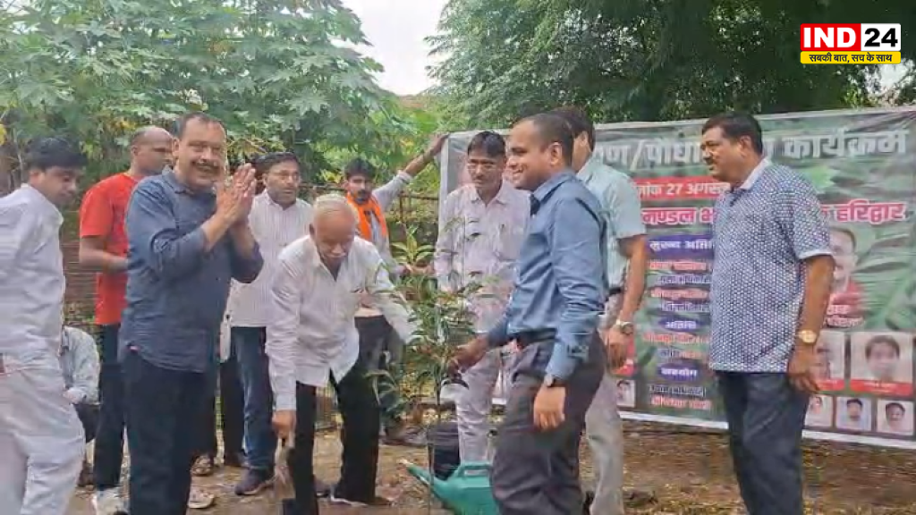 हरिद्वार को हरा-भरा बनाने की पहल, भगत सिंह चौक पर DM ने किया पौधारोपण