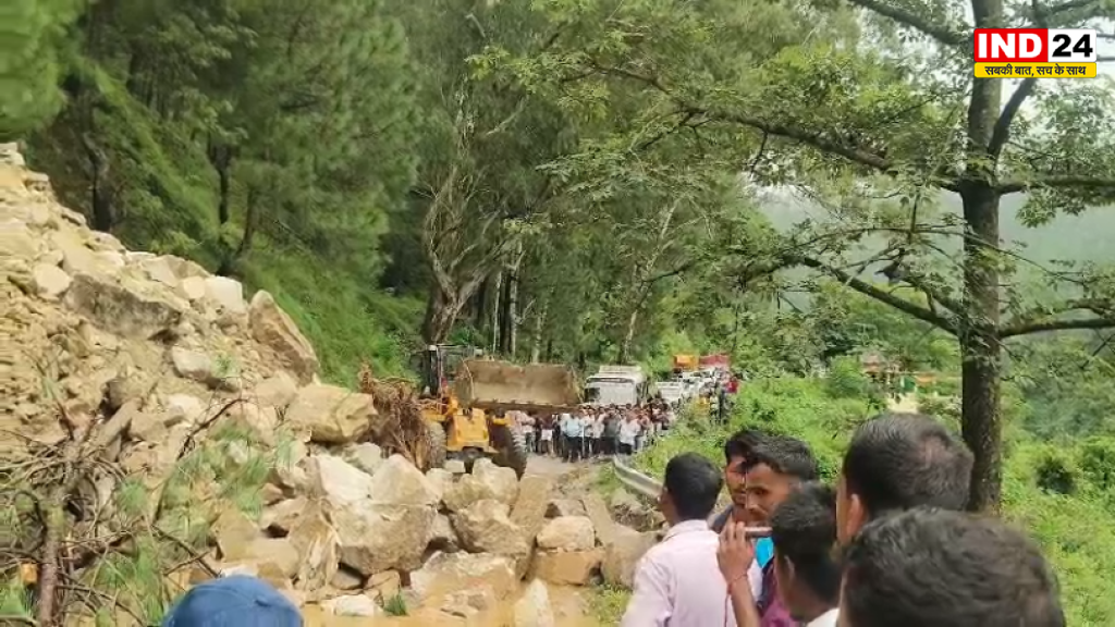 बागेश्वर में बारिश का कहर: गरुड़-बागेश्वर मोटर मार्ग पर आया मलबा, घंटों थमे वाहनों के पहिए