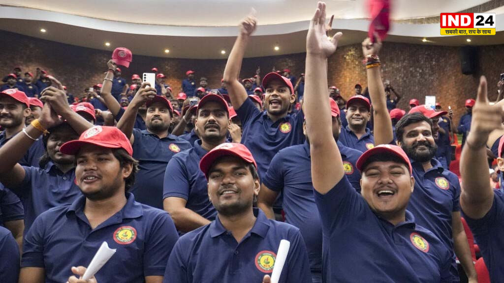 अखिलेश का नीला दांव, 2027 से पहले दलित वोटों पर सपा का नया हमला