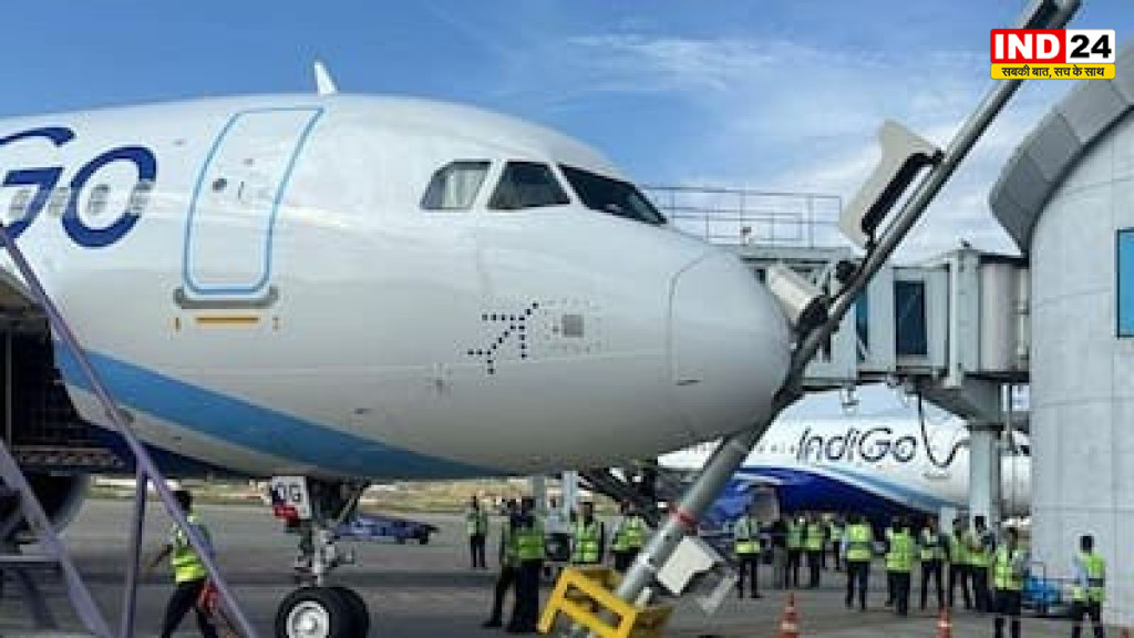 श्रीनगर एयरपोर्ट पर पार्किंग के दौरान पोल से टकराया IndiGo विमान