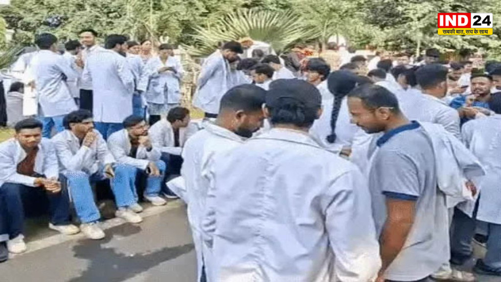 MP के सरकारी अस्पतालों में OPD सेवाएं प्रभावित, स्टाइपेंड बढ़ाने सड़क पर उतरे इंटर्न डॉक्टर