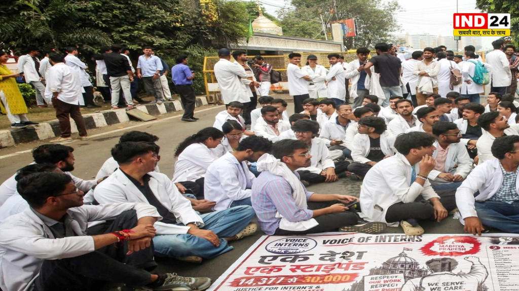 Bhopal Doctor Protest: भोपाल में इंटर्न डॉक्टरों के प्रदर्शन के बीच बड़ी खबर, सरकार से बनी सहमति? थोड़ी देर में हो सकता है बड़ा ऐलान