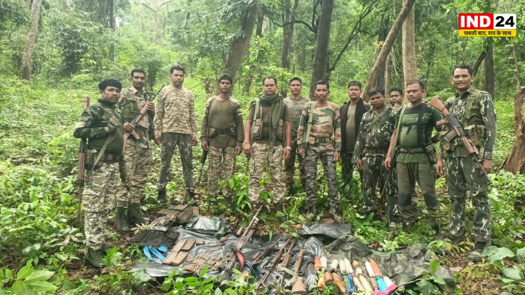 बीजापुर : नक्सली डंप से हथियारों का जखीरा बरामद, SLR-INSAS समेत गोला-बारूद जब्त