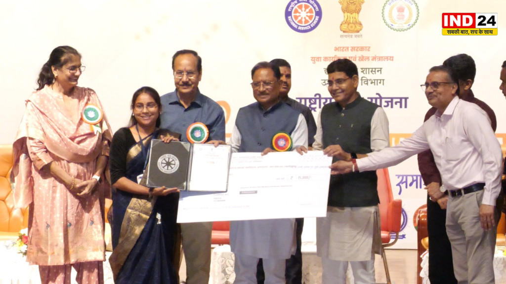 रायपुर : राष्ट्रीय सेवा योजना स्थापना दिवस पर राज्य स्तरीय सम्मान समारोह, चयनित संस्थाओं और स्वयंसेवकों को किया गया सम्मानित