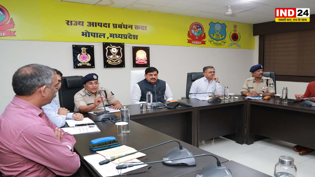 सीएम डॉ. मोहन यादव पहुंचे एसडीआरएफ स्टेट कमांड सेंटर, बाढ़ की समीक्षा के साथ किया संवाद, दिए जरूरी निर्देश