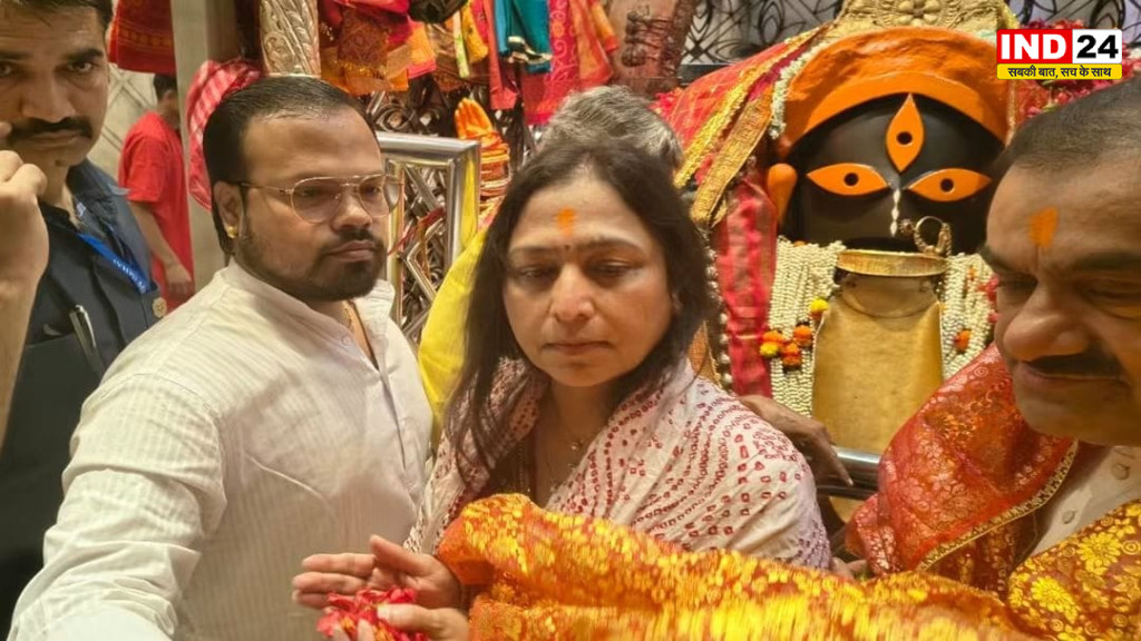 पत्नी के साथ सुबह-सुबह कालीघाट पहुंचे गौतम अदाणी, मंदिर में की पूजा-अर्चना; बंगाल में निवेश पर आज अहम बैठक