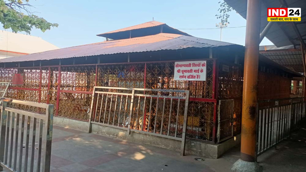 Datia Pitambara Peeth: वनखंडेश्वर महादेव मंदिर में बरसों बाद रखीं दान पेटियां, CCTV से होगी निगरानी