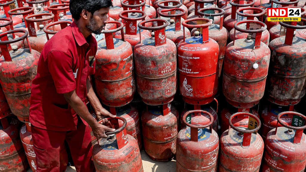 LPG Subsidy: 1 अक्टूबर से बदल जाएगा नियम, सब्सिडी वाले सिलेंडर के लिए आधार बायोमेट्रिक जरूरी; जानें पूरी प्रक्रिया