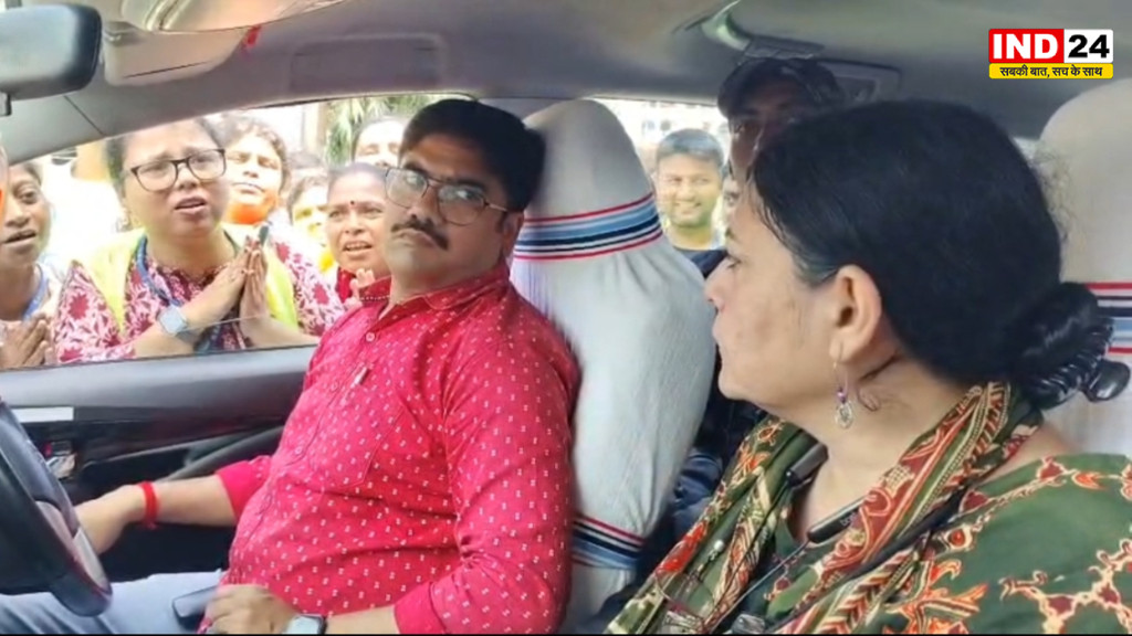 चिटपुर में अस्थायी स्वास्थ्यकर्मियों का प्रदर्शन, मंत्री अग्निमित्रा पाल को घेरकर जताया आक्रोश