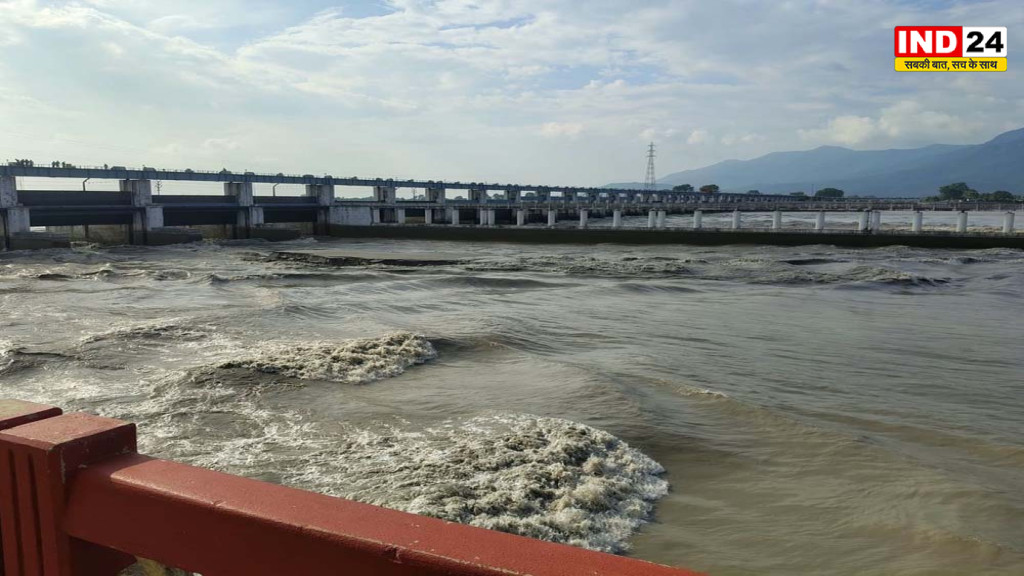 Kushinagar Flood: नारायणी नदी का तटबंध टूटा, 20-25 गांवों पर बाढ़ का खतरा; CM योगी ने लिया जायजा
