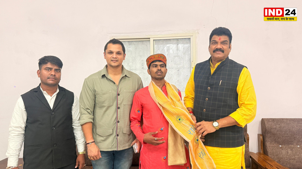 ‘हनुमान अंश’ के भजन से चमकी सागर के दृष्टिबाधित सुनील लोधी की किस्मत, मंत्री गोविंद सिंह राजपूत ने बुलाकर किया सम्मान