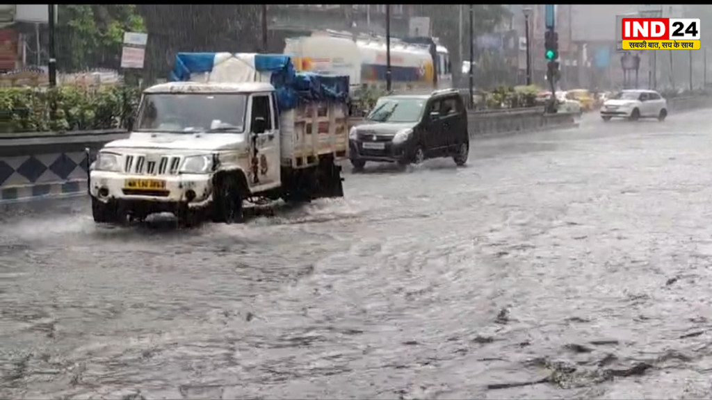 रातभर की बारिश से बेहाल कोलकाता, कई सड़कें पानी में डूबीं