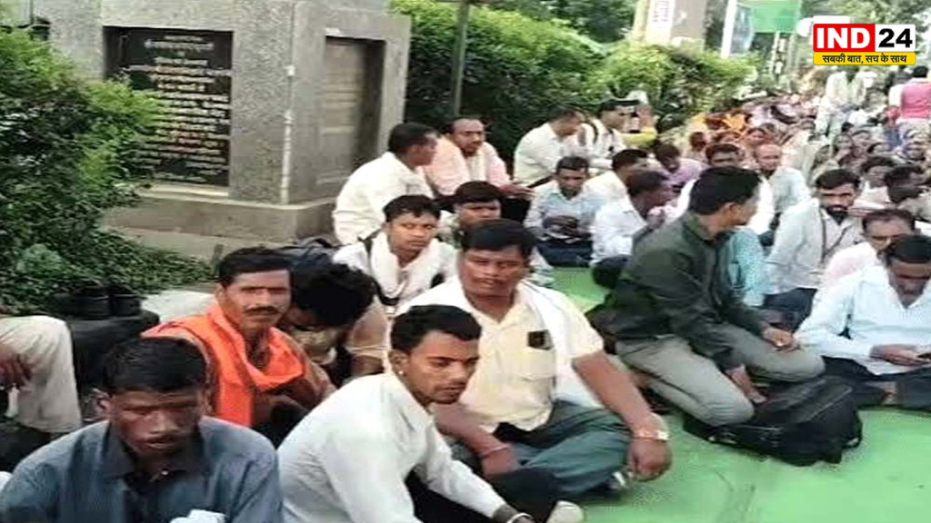 MP News: भोपाल में अंशकालीन कर्मचारियों का धरना, ₹12 हजार न्यूनतम वेतन की मांग