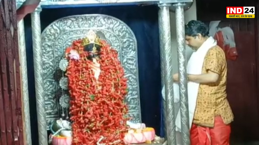 कौशिकी अमावस्या पर गौरीपुर काली मंदिर में उमड़ा आस्था का सैलाब, बारिश के बीच मां के दर्शन को पहुंचे श्रद्धालु