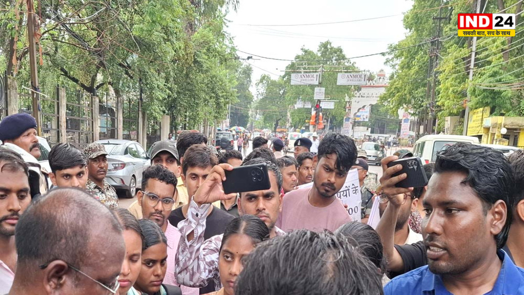 Durg Teacher Protest: पदोन्नति की मांग को लेकर शिक्षकों का आंदोलन, स्मरण यात्रा निकालकर सरकार को दिलाई वादे की याद